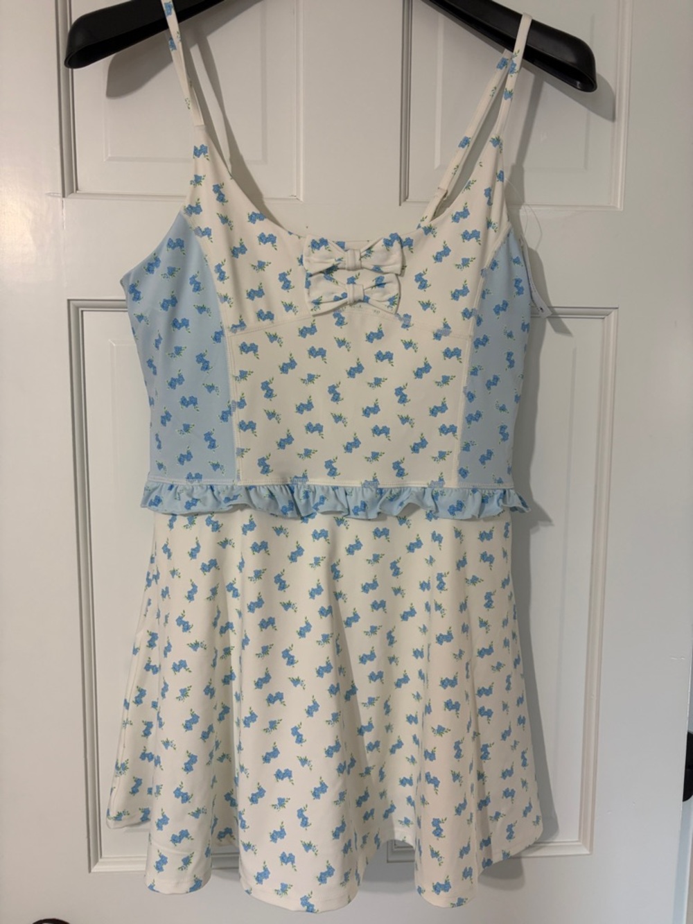Viral - Sam’s Club (LSF lookalike) Cream & Blue Floral Athletic Dress - L